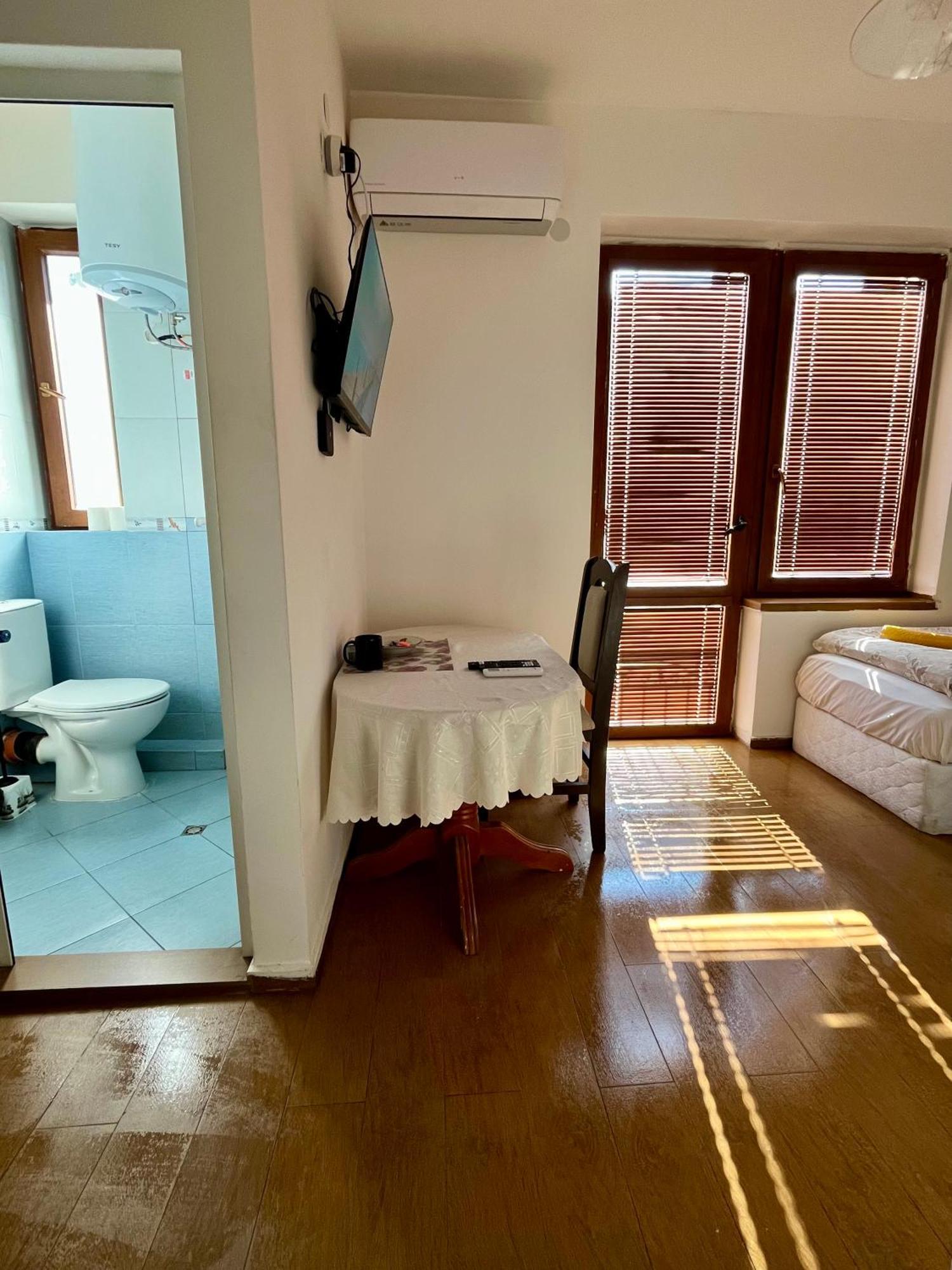 En-Suite Rooms: Novа Guesthouse In Sofia Center Rom bilde