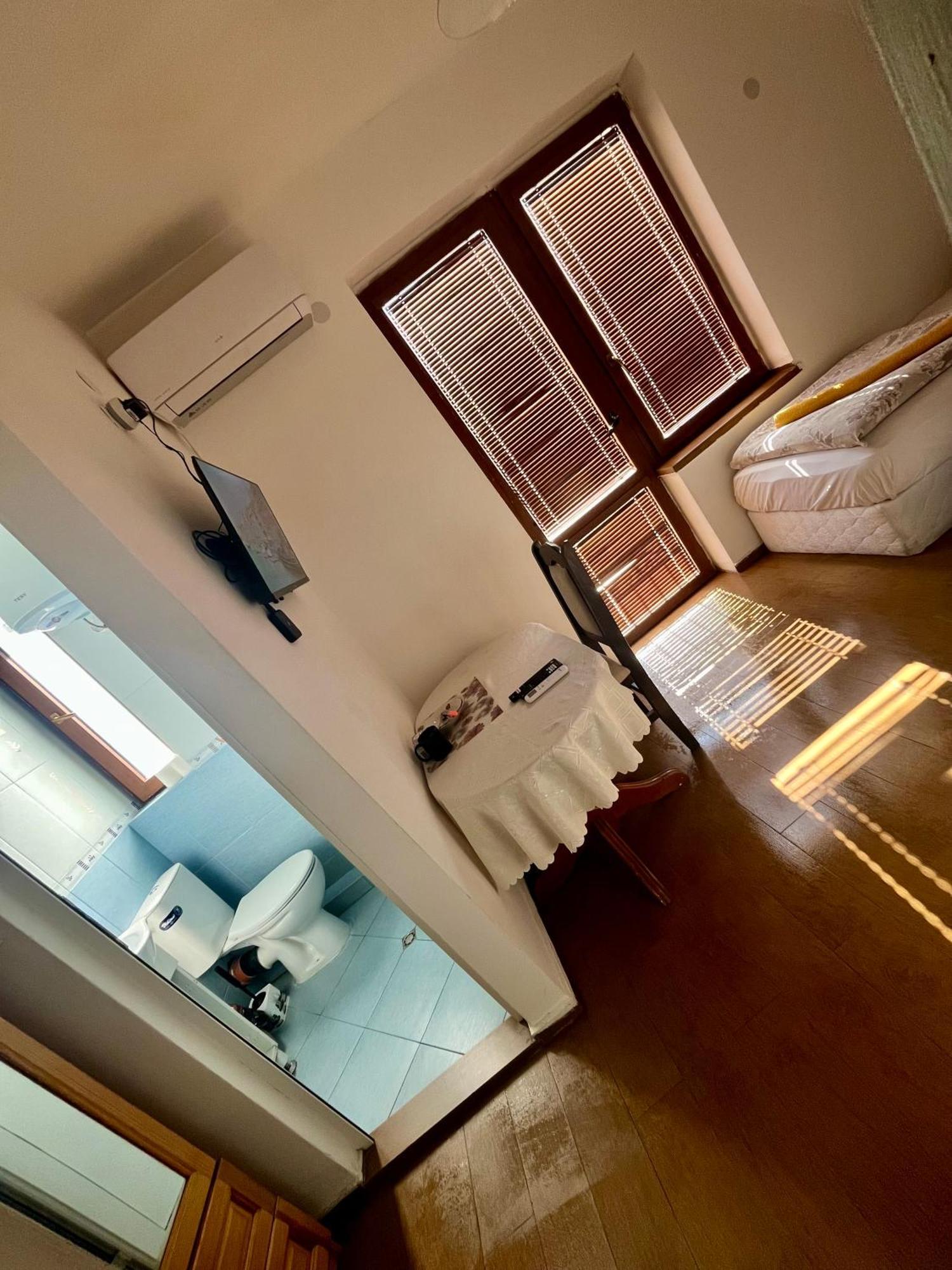 En-Suite Rooms: Novа Guesthouse In Sofia Center Rom bilde
