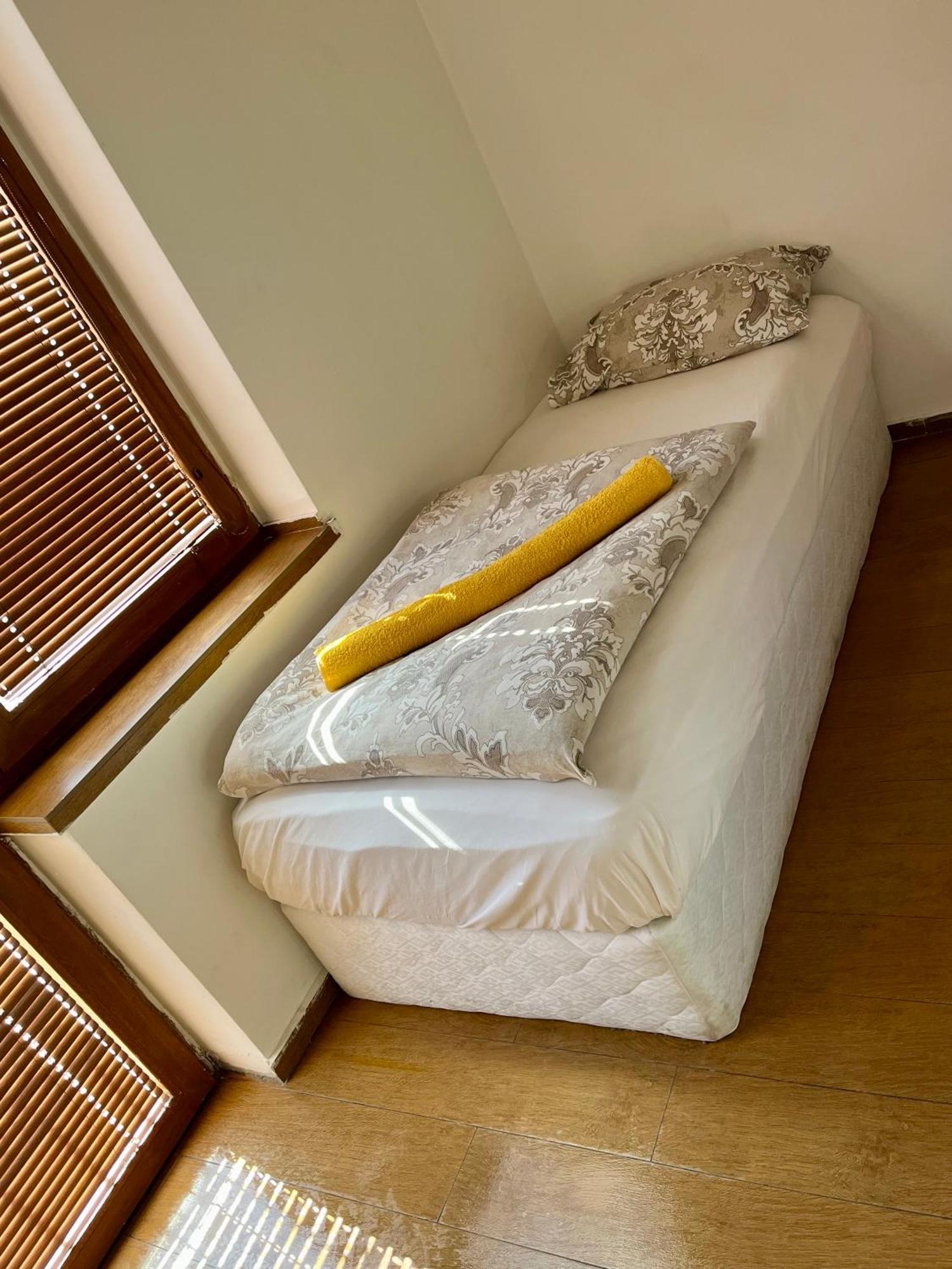 En-Suite Rooms: Novа Guesthouse In Sofia Center Rom bilde