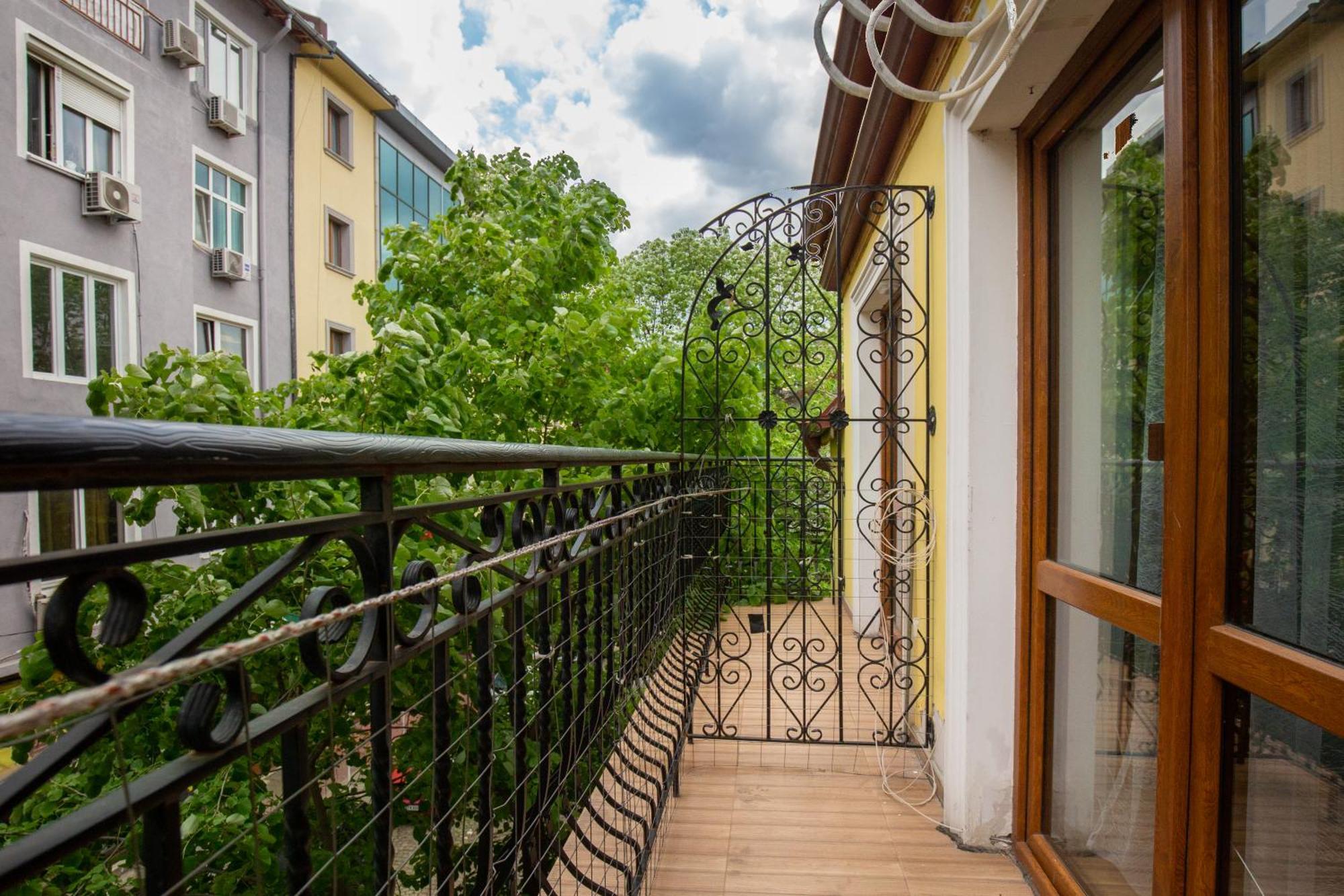 En-Suite Rooms: Novа Guesthouse In Sofia Center Eksteriør bilde